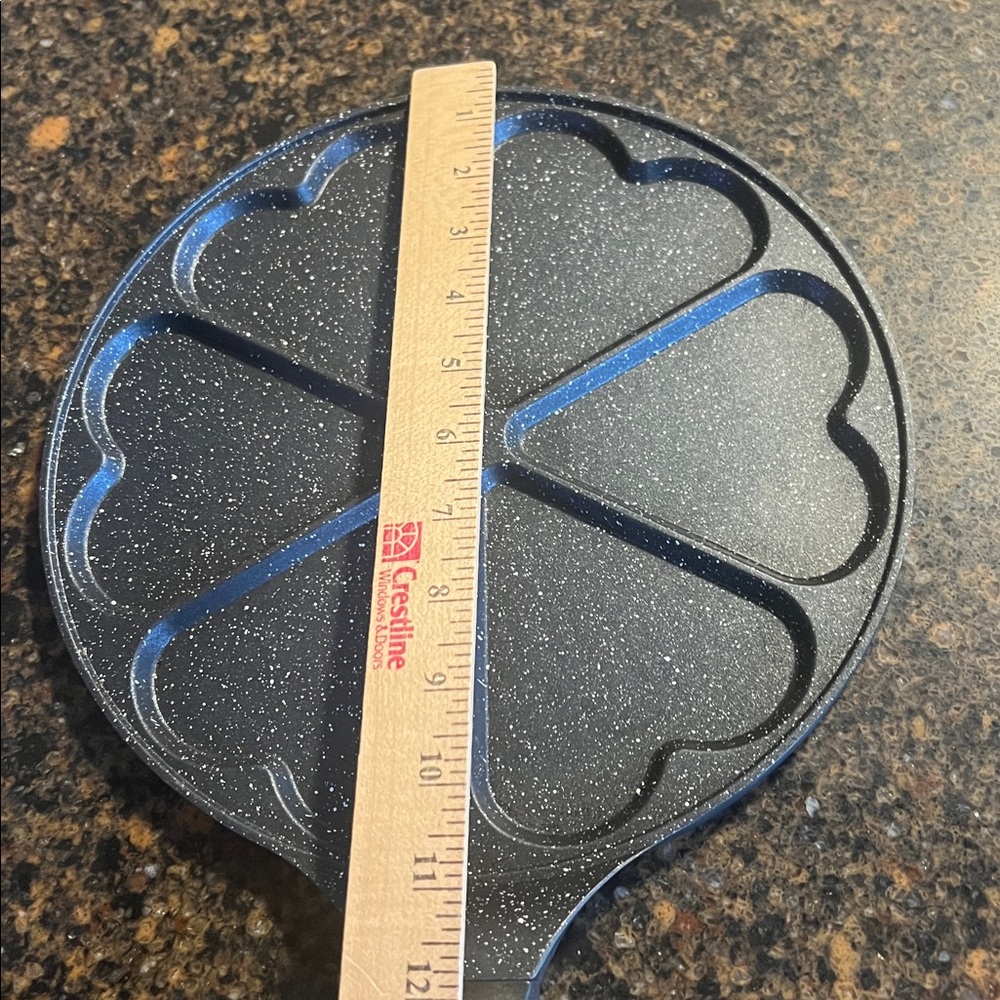 New Tognana Heart Shaped Nonstick Cast Aluminum Egg Pancake Pan - Picture 4 of 5